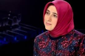 Özlem zengin, cnn türk'te hürriyet gazetesi genel yayın yönetmeni ahmet hakan'ın sunduğu tarafsız bölge programına konuk oldu. Ozlem Zengin Den Yeni Akit E Tepki Ismarlama Haber