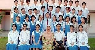 Seragam sekolah dapat didefinisikan sebagai seperangkat pakaian standar yang biasa dikenakan di lembaga pendidikan. Cun Baju Uniform Sekolah Di Negara Asia Tenggara