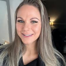 Lindsay Thompson (@j.lindsaythompson) • Facebook