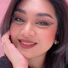 Birkin bag & Amazon jewelry. It's called balance 🤌🏼