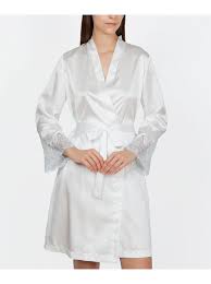 Choisissez des robes en ligne ornés pour les occasions festives. Venca