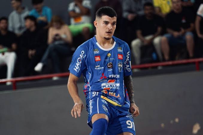 Felipe Sposito, do Umuarama Futsal, segue na UTI após acidente que matou casal no MS