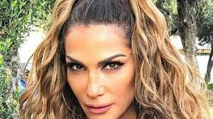 Maybe you would like to learn more about one of these? Despoina Bandh H Melina Egine 15 Etwn Kai Mas Deixnei Thn Pio Omorfh Koinh Fwtografia Toys I Love Style