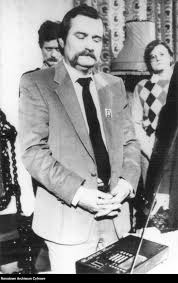 Von beruf elektriker, war er von 1980 bis 1990 vorsitzender der gewerkschaft solidarność und von 1990 bis 1995 staatspräsident polens. Walesa Lech Biogramy Encyklopedia Solidarnosci