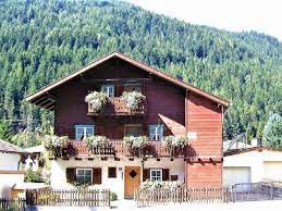 Derzeit wird keine wohnung in sankt anton am arlberg und umgebung angeboten, von diesen immobilien kann man keine wohnung vom eigentümer kaufen. Hauser In Sankt Anton Am Arlberg Haus Kaufen In Sankt Anton Am Arlberg Nestoria