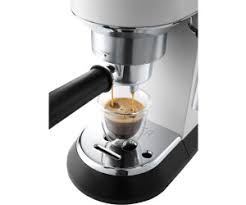 There can be no doubt that its design is a success. Buy De Longhi Dedica Style Ec 685 W White From 229 00 Today Best Deals On Idealo Co Uk