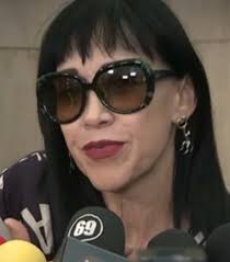 Susana Zabaleta defiende su postura ante la prensa