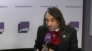 En 2021 si tout va bien ! C Villani On N A Pas Besoin De Savoir Ses Tables De Multiplication Pour Etre Grand Mathematicien Youtube