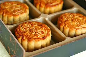Traditional Cake Of Chinese New Year That Makes In Singapore That Call Mooncake Mooncake Recipe Food Asian Desserts
