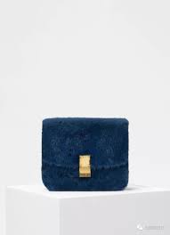 Céline推出愈发奢华的Medium Classic In Mink 系列- 米兰站