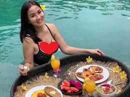 Check spelling or type a new query. Tante Ernie Pemersatu Bangsa Pakai Bikini Ajak Makan Netizen Mau Dong Disuapin Okezone Lifestyle