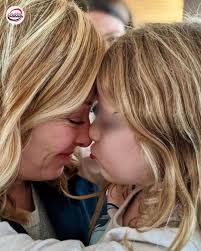 Giorgia Meloni insieme a sua figlia Ginevra😍 stupende…
