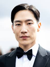 Hyun Noh's Instagram, Twitter & Facebook