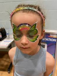 Here at Emma's fantasy faces we not only produce top quility face paints  all around Worcestershire but we make smiles too ! 🥰😊 Look at all those  happy little faces! 🦋🌺🦈🦄🌈
