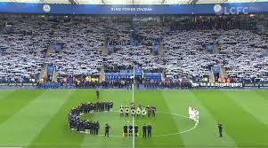 Die popularität des besitzers und präsidenten stieg weiter. Video Trauerminute Und Weisses Schal Meer Fur Toten Leicester Besitzer Sky Sport Austria