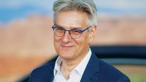 Everyone says bravo Vince, but no one says bravo Peter, so here's to Peter  Gould : r/betterCallSaul