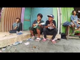 Kreatif Pengamen Ini Cover Lagu Kolam Susu Youtube