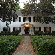 1565 San Pasqual Street Pasadena Ca 91106 Colonial Style Homes Colonial Exterior Colonial House
