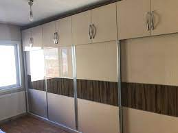 Kullanışlı yüklük dolapları, dar alanlar için sürgülü yüklük modelleri oluyor. Yukluk Dolap Modelleri Dekorblog