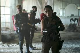 Army of the dead, a thriller about a casino heist in the middle of the zombie apocalypse, is set to arrive on netflix on may 21st, a little over a dave bautista stars in army of the dead alongside ella purnell, omari hardwick, ana de la reguera, theo rossi, matthias schweighofer, nora arnezeder. New Army Of The Dead Photos Tease Zack Snyder S Zombie Movie