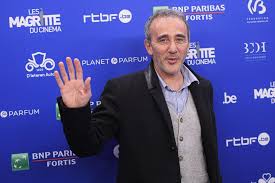 Mademoiselle a, vous, la minute de silence. Elie Semoun Montre Comment Il A Pu Revoir Son Pere Confine En Maison De Repos Video Soirmag