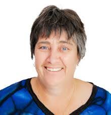 Danielle Constantino's Instagram, Twitter & Facebook