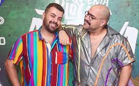 Isso porque primeiro o marido de tiago abravanel publicou foto com o marido e os sobrinhos após polêmica com a cunhada e escreveu: Tiago Abravanel Conta Por Que Demorou A Tornar Publica A Relacao Com O Marido Fernando Poli