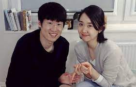 연결해주고 나서도 박지성, 김민지 둘 다 바쁘고 수줍은 성격이라 우물쭈물 거렸는데 연애 빌드업도 사실상 배성재가 다 진두지휘했다죠ㅋㅋㅋ. 3fpzptcklstxom