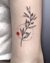 Decorate Your Shoulders With These Beautiful Tattoo Designs Determinetattoo Com Olive Branch Tattoo Branch Tattoo Olive Tree Tattoos