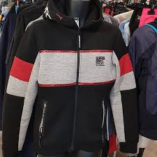 Jede naht, jeden knopf, jeden reißverschluss und jede masche Doudoune Superdry Taille S 50 Picture Of Troc Montagne Bonneville Tripadvisor