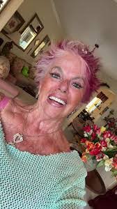 Lisa Kosakowski's Instagram, Twitter & Facebook