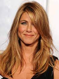 On y remarque de belles mèches blondes parmi ses cheveux châtains.… Le Blond Cuivre Fait Son Grand Retour 44 Idees En Photos