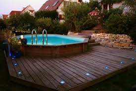 More over amenagement autour piscine bois has viewed by 2427 visitor. Votre Piscine Semi Enterree 30 Idees Creatives
