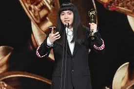 金曲32延期／曹雅雯拉斷彈力繩 桑布伊「萬華加油」 3級警戒延長!第32屆金曲獎頒獎典禮確定延期 無緣入圍金曲獎 李芷婷斜槓變身電競直播主 疫情三級警戒再延!金曲獎626如常舉辦？台視這樣說 孫盛希金曲入圍5項 居家微醺曝喜訊「我好可愛喔」 7項金曲入圍. çŽé‡'æ€Žéº¼èŠ± é‡'æ›²çŽæœ€ä½³æ–°äººæŒä¿®æƒ³æ•—éŠæˆ²çŽ‹å¡ é›»ç«¶ æ–°é ­æ®¼newtalk