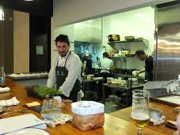 Aprende más sobre la cocina cannábica. Cocinando Con Lola Garcia La Tasqueria De Javi Estevez