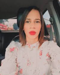 Fluye, y se feliz. Dale el valor a las personas que te quieren y aportan  positivamente a tu vida. Quien te amargue o fastidia no te merece. 🌻👑  #mooddeldia #mood