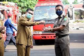 Subang sangat membutuhkan keberadaan bpbd damkar tersebut tegas masroni, geografis yang dimiliki subang. Kang Akur Serahkan Mobil Damkar Ke Satpoldam Subang