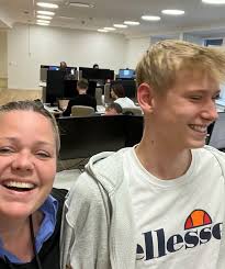 Sønnike med på arbejde 🙌🏻 Min yngste søn William har været så heldig at  få lov at komme i 9. Klasses erhvervspraktik i Lunar i Gitte Roskær  afdeling med alle hendes søde