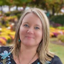 Sarah Burdge's Instagram, Twitter & Facebook