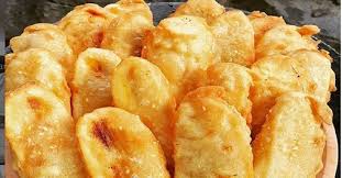 Bagi anda yang mempunyai pisang melimpah di rumah, tak ada salahnya mencoba membuat pisang crispy yang. Sore Sore Enaknya Makan Pisang Goreng Wijen Hangat Renyah Mudah Dibuat