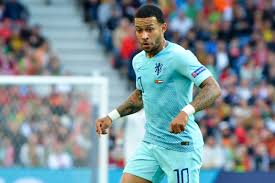 His current girlfriend or wife, his salary and his tattoos. Fc Barcelona Verruckt Nach Barcelona Memphis Depay Bereits Auf Haussuche