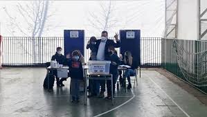 Algunos ejemplos de primarias relevantes son las primarias presidenciales del partido demócrata de 2008 y las primarias presidenciales del partido republicano de 2012. Kh2f8ikxplmy5m