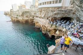 Hotel restaurant grotta palazzese 4* (polignano a mare). Grotta Palazzese A Restaurant In Polignano A Mare Puglia Italy La Guida Gran Turismo
