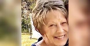 Elise Glover's Instagram, Twitter & Facebook