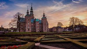 It is located in the borough of østbyen. Rosenborg Sightseeing Copenhagen