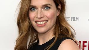 Thekla Reuten wil zoon in opvoeding als gelijke aanspreken