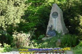 Ich möchte jedes blümchen fragen: Hoffmann Denkmal