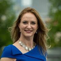 Lisa Stach's Instagram, Twitter & Facebook