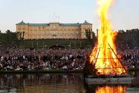 Sankthans er en af de højtider, hvor kristne og folkelige traditioner er blandet sammen. 44 Sankthans Ideas Summer Solstice Scandinavian Countries Scandinavian