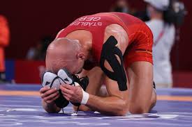 Frank stäbler is world wrestling champion for the third time in a row and thus the first wrestler ever to become world champion in three weight classes. Kfqiasxyvixkdm
